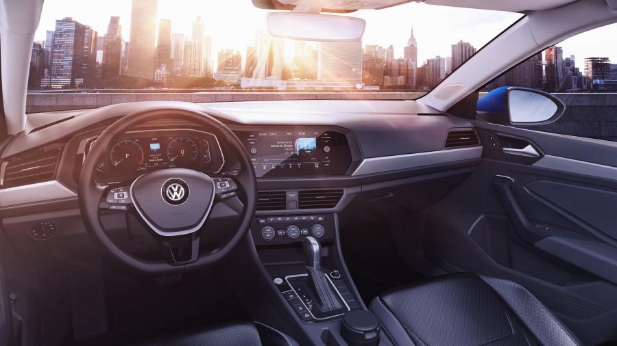 Торпедо Volkswagen Jetta SEL Premium 2018 года  (NA) (фото 36 из 40)